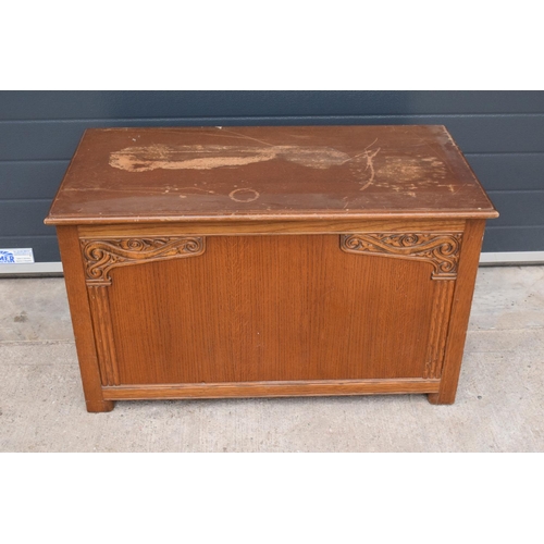 328 - A 1930s wooden blanket box with an ornate carved section. 96 x 50 x 57cm. In good functional conditi... 