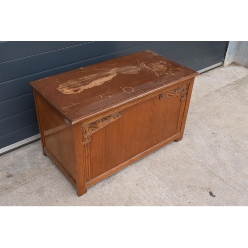 328 - A 1930s wooden blanket box with an ornate carved section. 96 x 50 x 57cm. In good functional conditi... 