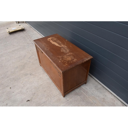 328 - A 1930s wooden blanket box with an ornate carved section. 96 x 50 x 57cm. In good functional conditi... 