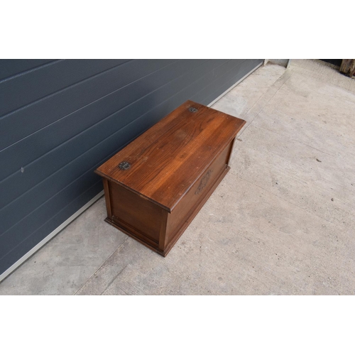 329 - A 1930s wooden blanket box with ornate central design. 91 x 44 x 43cm tall.