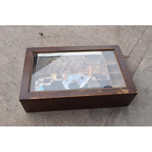 357 - An early to mid 20th century wooden and glass countertop cigar display case. 63 x 41 x 18cm.