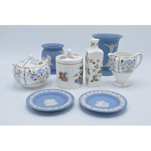 85 - A collection of Wedgwood to include blue Jasperware, a Wild Strawberry vase, Kutani Crane pot and a ... 