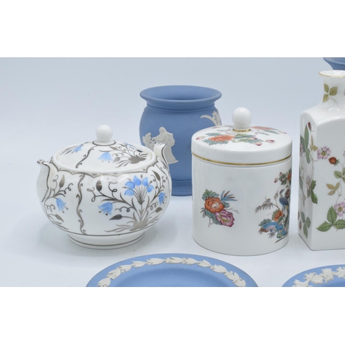 85 - A collection of Wedgwood to include blue Jasperware, a Wild Strawberry vase, Kutani Crane pot and a ... 