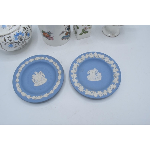 85 - A collection of Wedgwood to include blue Jasperware, a Wild Strawberry vase, Kutani Crane pot and a ... 