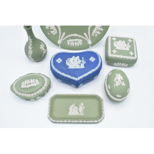 86 - A collection of Wedgwood Jasperware to include a plate, trinkets and a tray mainly in sage green tho... 