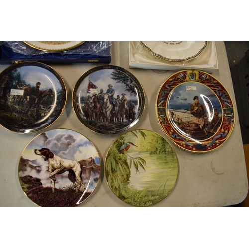 93 - A collection of plates to include a boxed Spode example with Lichfield Cathedral, Royal Crown Derby ... 