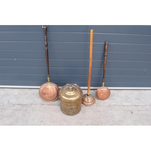 275A - A collection of metal ware to include a brass coal bucket, 2 copper bed pans and a similar item (4).