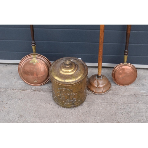 275A - A collection of metal ware to include a brass coal bucket, 2 copper bed pans and a similar item (4).