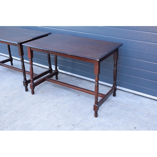 370 - A pair of late 20th century 4 seater pub tables (2). 106 x 68 x 75cm tall. In good functional condit... 