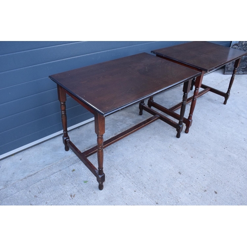 370 - A pair of late 20th century 4 seater pub tables (2). 106 x 68 x 75cm tall. In good functional condit... 