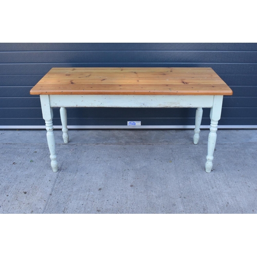 372 - A late 20th century pine topped kitchen table with painted shabby chic legs. 152 x 70 x 78cm tall. I... 