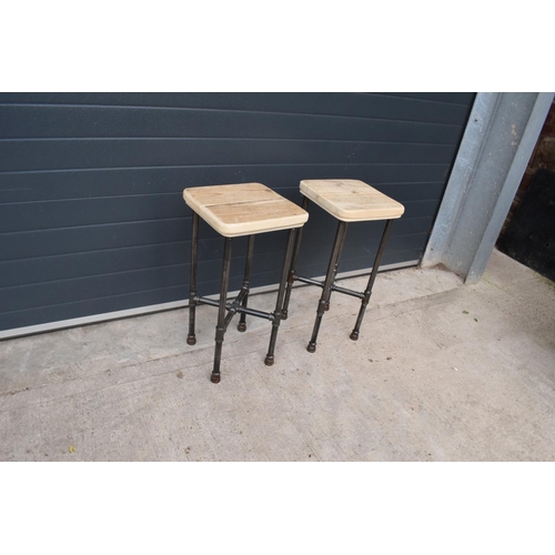 383 - A pair of modern industrial style pub stools with wooden seats (2). 76cm tall. In good functional co... 