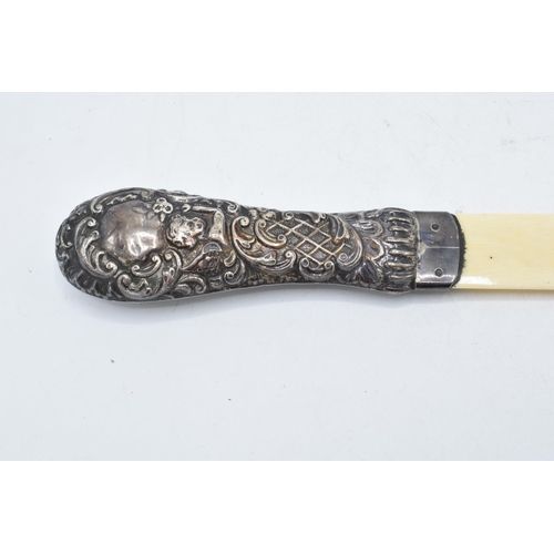 215E - Silver handled page turner. Birmingham 1902. 26cm long.