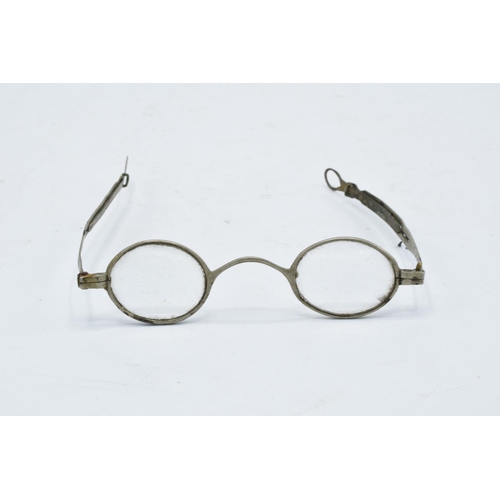 215H - A pair of Georgian spectacles with lenses in case.