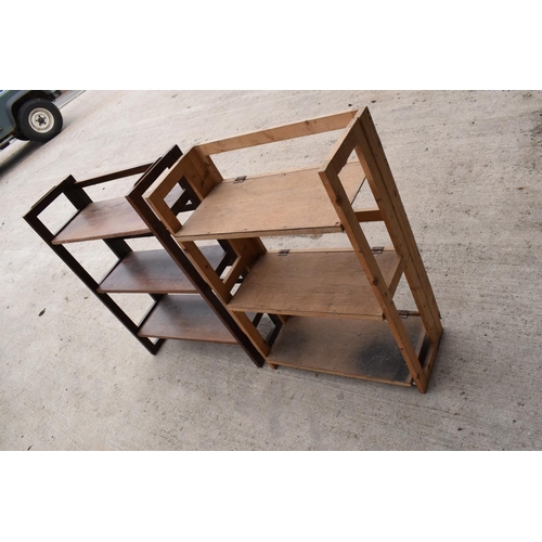 237A - A pair of wooden folding / collapsible display stands which are ideal for use at antiques fairs, car... 