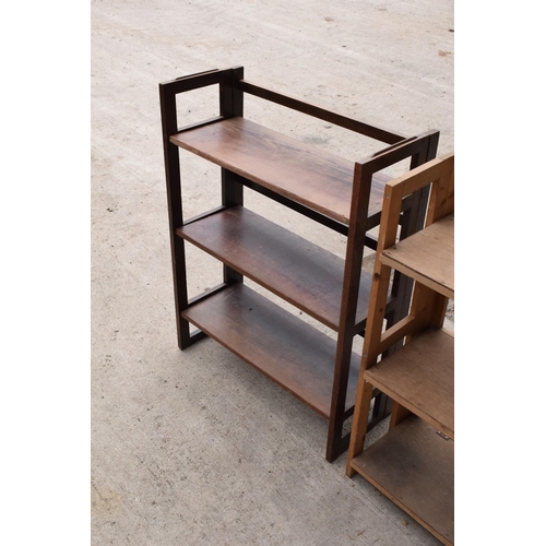 237A - A pair of wooden folding / collapsible display stands which are ideal for use at antiques fairs, car... 