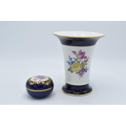 95O - A collection of early 20th century Meissen porcelain to include a circular trinket box with floral s... 