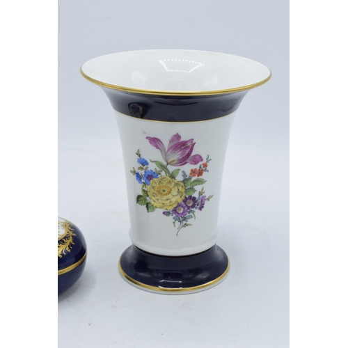 95O - A collection of early 20th century Meissen porcelain to include a circular trinket box with floral s... 