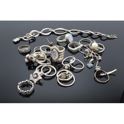 215O - A large quantity of silver & silver coloured metal jewellery, mostly .925, and comprising rings, bra... 