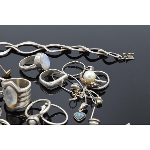 215O - A large quantity of silver & silver coloured metal jewellery, mostly .925, and comprising rings, bra... 