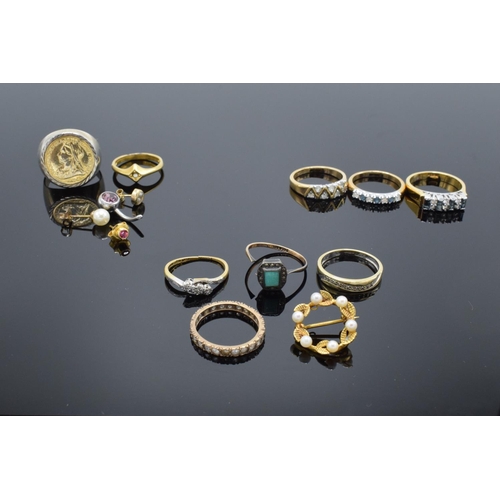 215P - Three 9ct gold & yellow coloured metal rings testing as 9ct gold, together with YCM seed pearl brooc... 