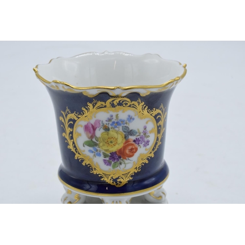 34 - Meissen porcelain early 20th century vase sat on 4 feet raised on a circular plinth decorated with a... 