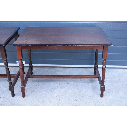 113 - A pair of late 20th century 4 seater pub tables (2). 106 x 68 x 75cm tall. In good functional condit... 