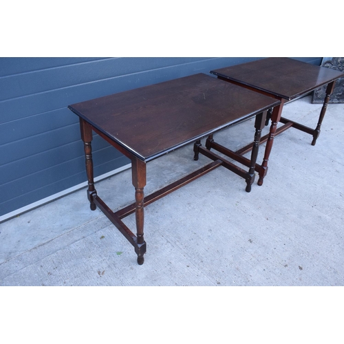 113 - A pair of late 20th century 4 seater pub tables (2). 106 x 68 x 75cm tall. In good functional condit... 