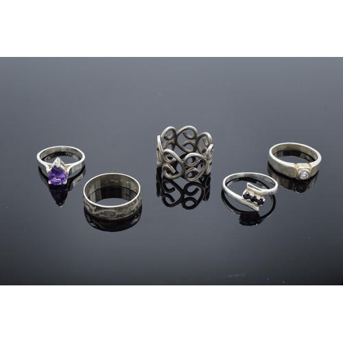 303 - A collection of silver 925 rings to consist of various sizes and designs, some are set with semi-pre... 