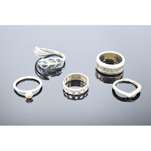 305 - A collection of silver 925 rings to consist of various sizes and designs, some are set with semi-pre... 