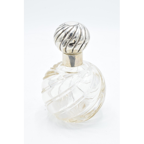 309 - Silver topped scent bottle with swirling glass decoration 13cm tall. Hallmarked for London, hallmark... 