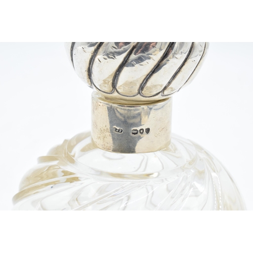 309 - Silver topped scent bottle with swirling glass decoration 13cm tall. Hallmarked for London, hallmark... 