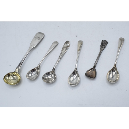 319 - A collection of silver mustard and similar small spoons to include examples from Birmingham, Edinbur... 