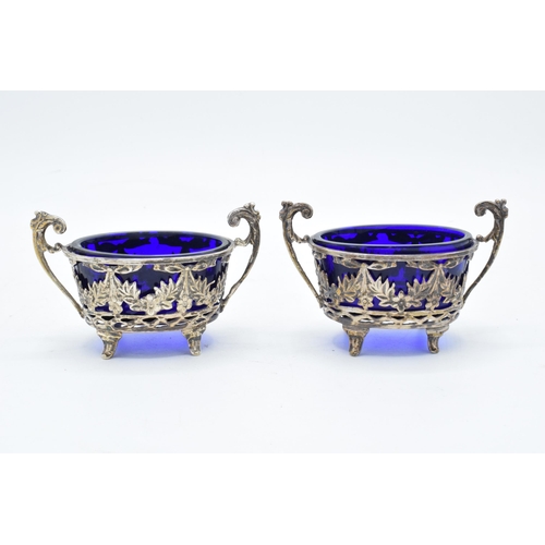 321 - A pair of silver table salts with associated blue glass liners (2). Chester 1894. 101.3 grams of sil... 