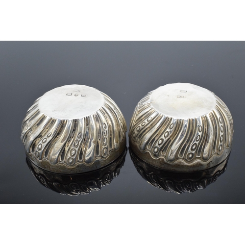 324 - A pair of silver salts hallmarked for Birmingham 1893. 51.8 grams. In good condition.