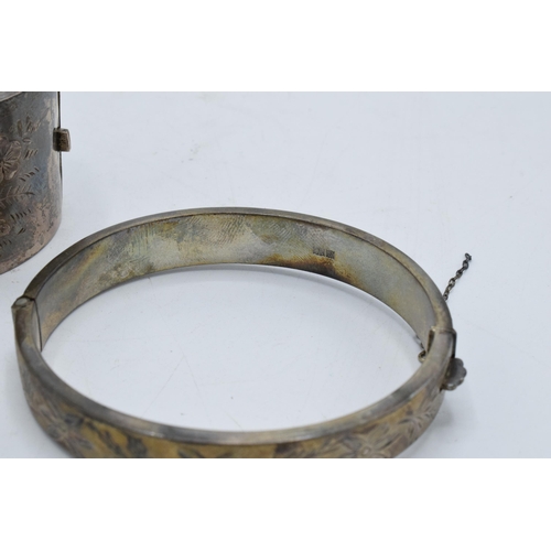 328 - A collection of silver bangles / bracelets with floral decorations. 79.5 grams. In good condition. S... 