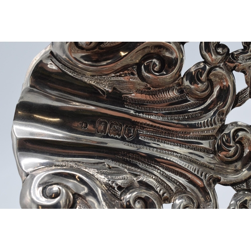 337 - An ornate silver basket hallmarked for London 1904. 210.5 grams. 25cm wide. With inscription. In goo... 