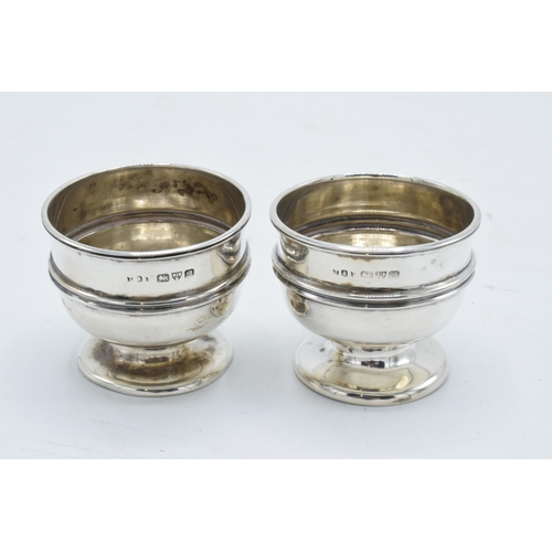 345 - A pair of silver egg cups / table salts hallmarked for Chester 1902 (2). 54.8 grams. In good conditi... 