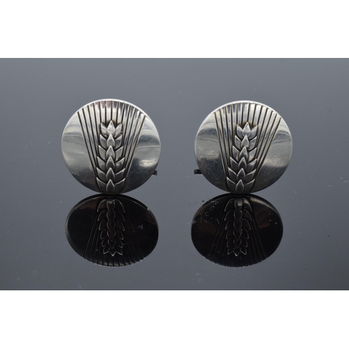 556 - A pair of Georg Jensen silver 925 cufflinks in a wheatsheaf design (2). In good condition with some ... 