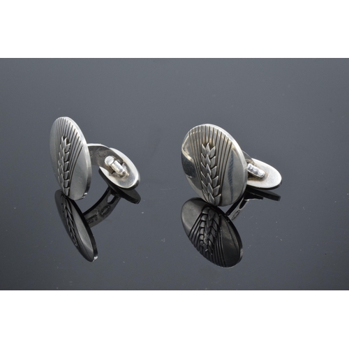 556 - A pair of Georg Jensen silver 925 cufflinks in a wheatsheaf design (2). In good condition with some ... 