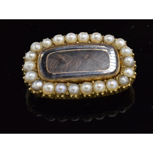 560 - Georgian 18ct gold (tested) pearl mourning brooch 1823. Gross weight 4.3 grams. With inscription to ... 