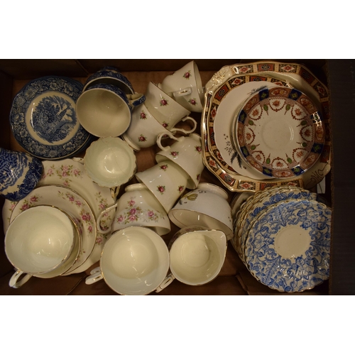 10 - A mixed collection of 19th and 20th century pottery to include a Duchess part tea set, blue and whit... 