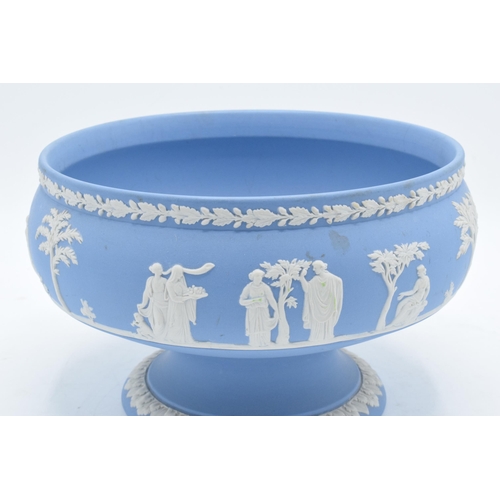 80 - Wedgwood blue Jasperware pedestal bowl. 22cm diameter. In good condition with no obvious damage or r... 