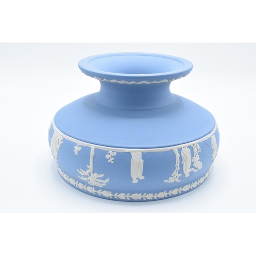 80 - Wedgwood blue Jasperware pedestal bowl. 22cm diameter. In good condition with no obvious damage or r... 