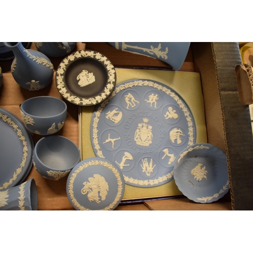 81 - A collection of Wedgwood Jasperware items in different colours such as blue, dark blue and black to ... 