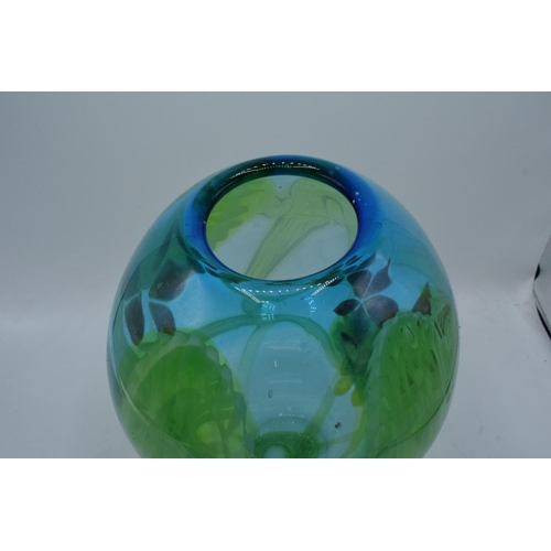 89 - A large studio art glass bulbous vase in the style of Murano 31cm tall. In good condition with no ob... 