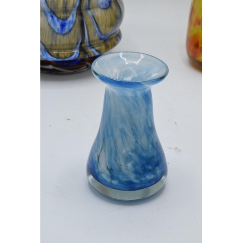 90 - A collection of assorted art / studio glass in the form of jugs, vases, a dish etc. Condition is gen... 