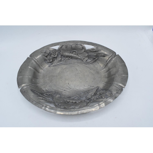 210 - Early 20th century French pewter dish in the Arts and Crafts style marked 'Rispal' with 'Etain' on t... 