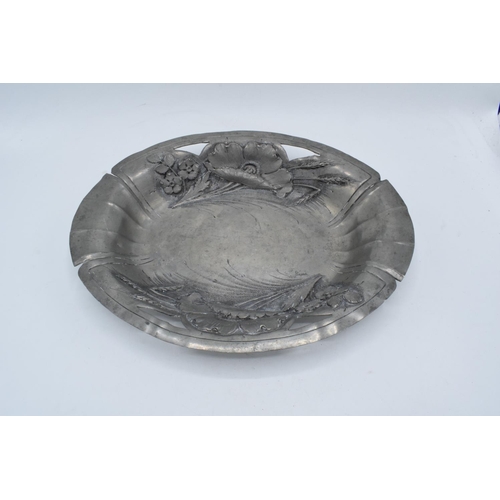 210 - Early 20th century French pewter dish in the Arts and Crafts style marked 'Rispal' with 'Etain' on t... 