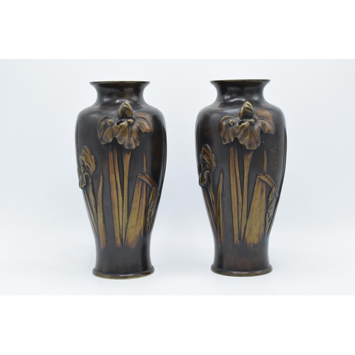 85A - A quality pair of late 19th century Japanese Meiji period
(1868 - 1912) patinated bronze vases
decor... 